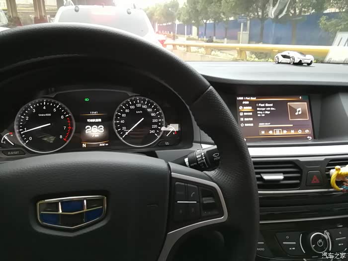 饰整洁太简单,仪表功能建议简化和增功能.