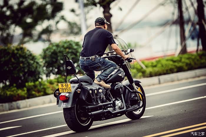 志合重机热爱机车的男人