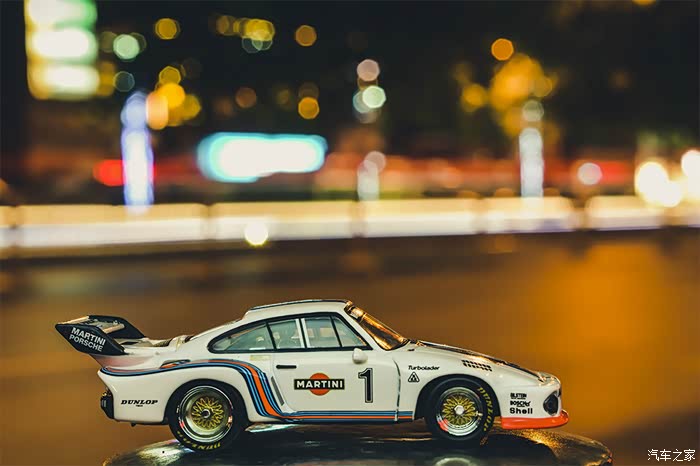 帅气的保时捷935的马天尼涂装的模型拍摄