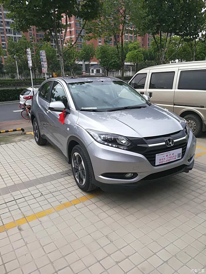 准备买缤智冰河银是不是很浅看着非常刺目的那种银色呀