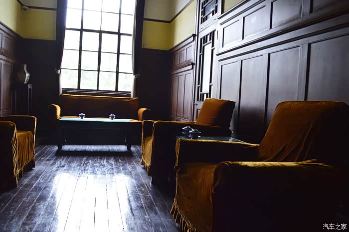 总统府里的会议室,型的