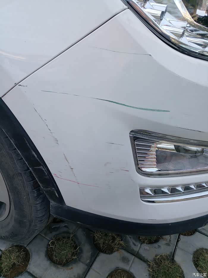 昨天给一架三轮车刮了一前框,对方车有些油漆留在杠,来重,请问如何能