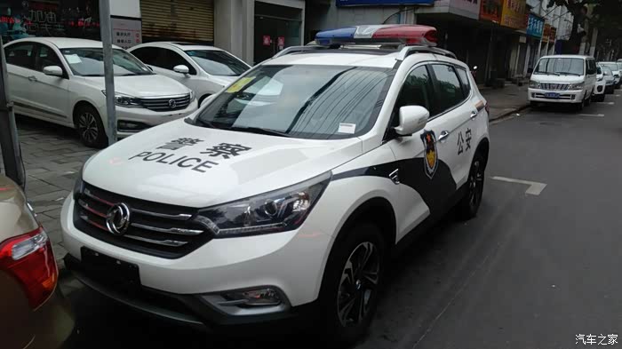 16款ax7警车感觉比老款的好看些