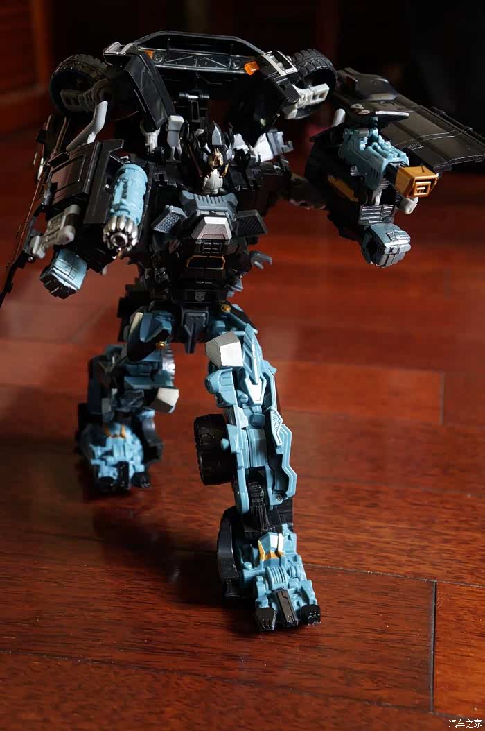 沾满灰尘的博派铁皮