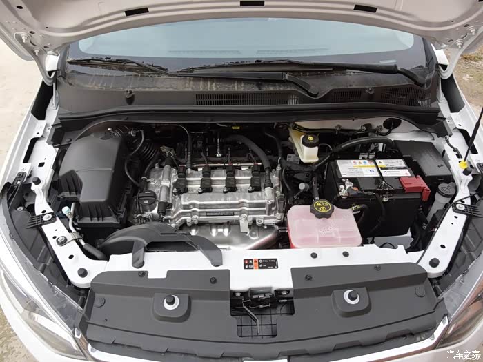 ▼乐风rv的发动机舱 ▼