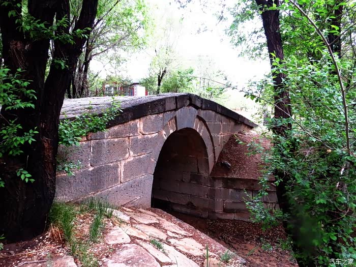 通顺桥,不禁让人想起一首歌:走头头的那个骡子儿哎--三盏盏那个灯