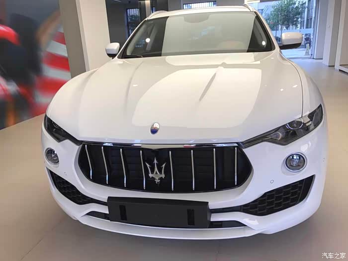 白色levante搭配个车身同色比较豪华