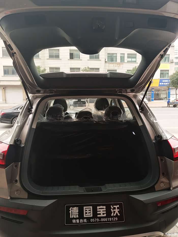 后备箱空间我足够用了,知道你们