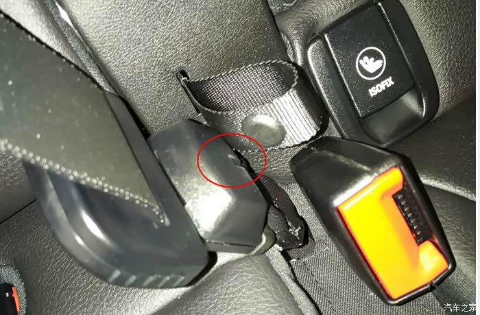 这个安全带卡扣怎么拆下来啊?