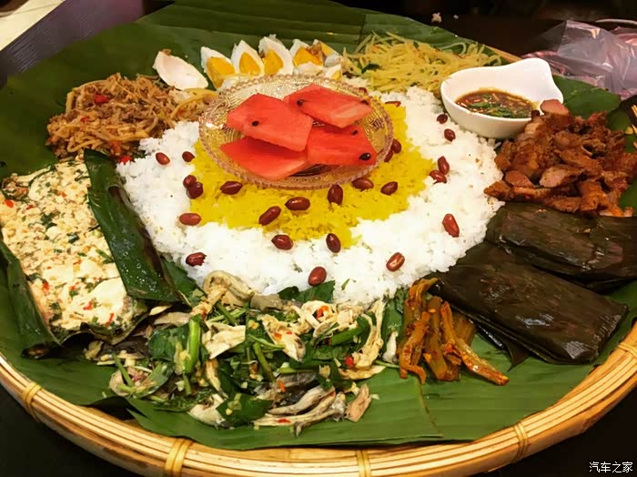 手抓饭,我们一致觉得这是拍照用的,味道太一般了.