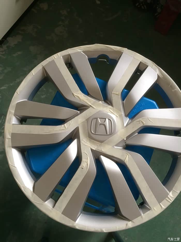 自舒塑料轮毂盖喷黑了.