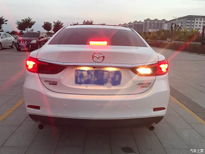 性感车尾独特对称尾灯(第次见时候还以为倒车灯了个(^.^)