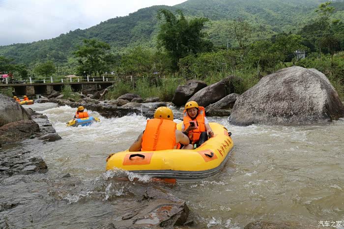 广西长安壹家人车友会金沙水漂流