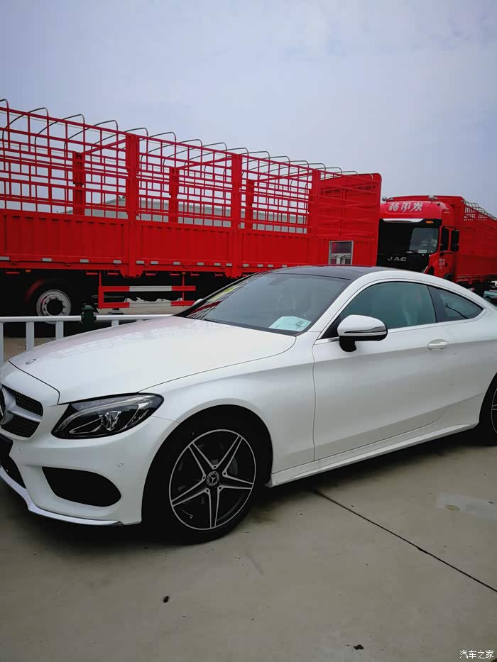 奔驰c200轿跑今日上牌