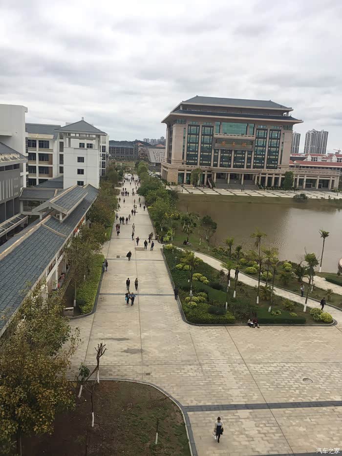 【图】南宁学院-逛图书馆一角_广西论坛_汽车之家论坛