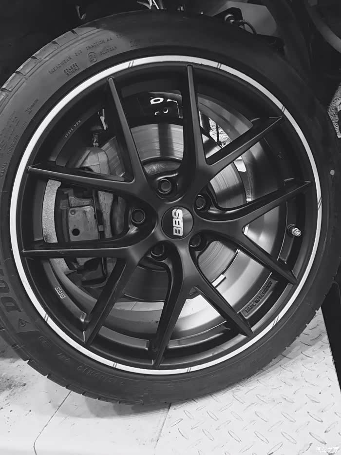 收m5原车刹车卡钳