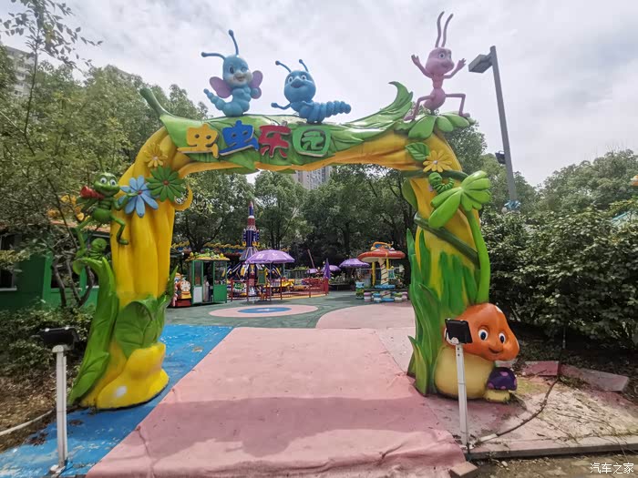 驾驶cs75闲游虫虫乐园