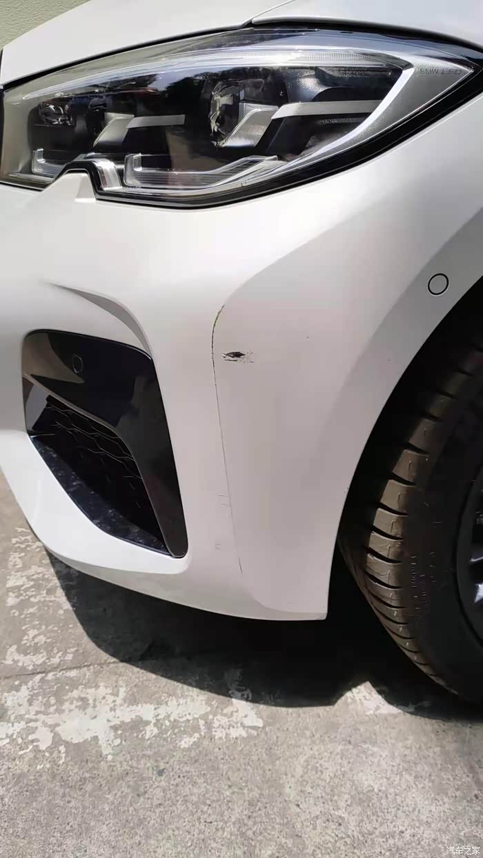 【图】保险杠刮到墙了_宝马3系论坛_汽车之家论坛