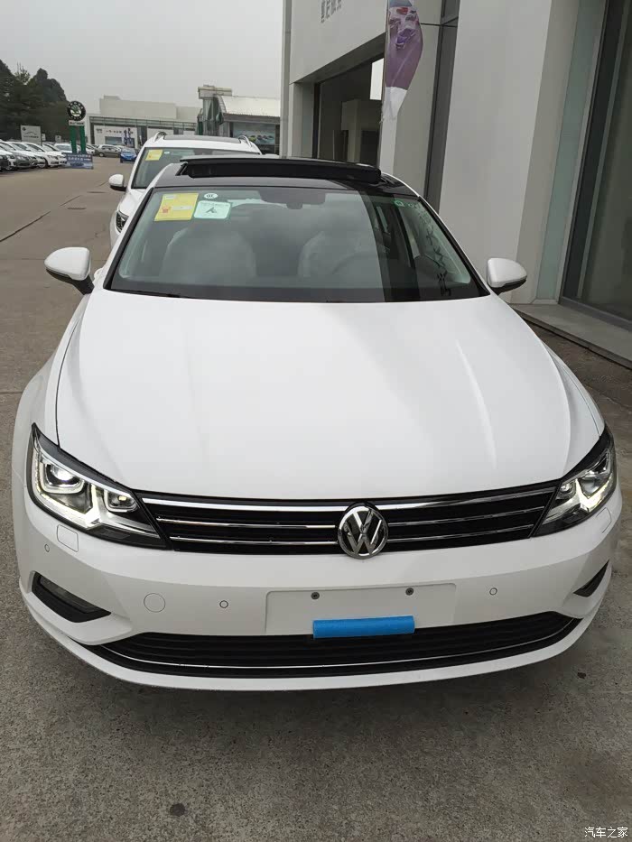 今天4儿子叫来看看我的280豪华凌渡白色!终于到货了