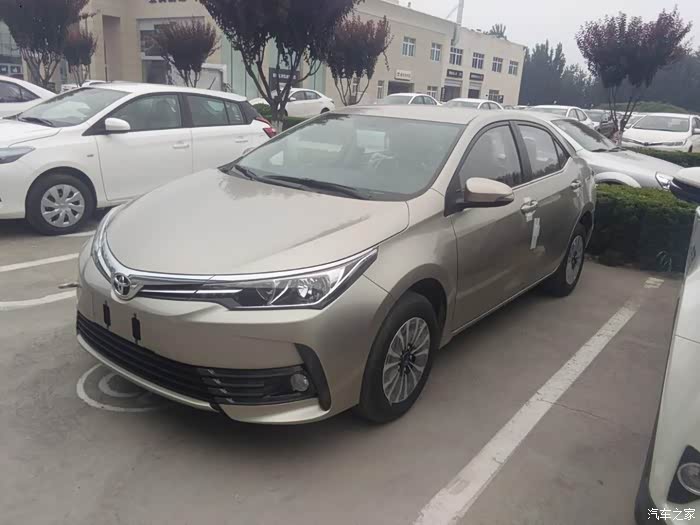 到店里检查偶遇金色卡罗拉