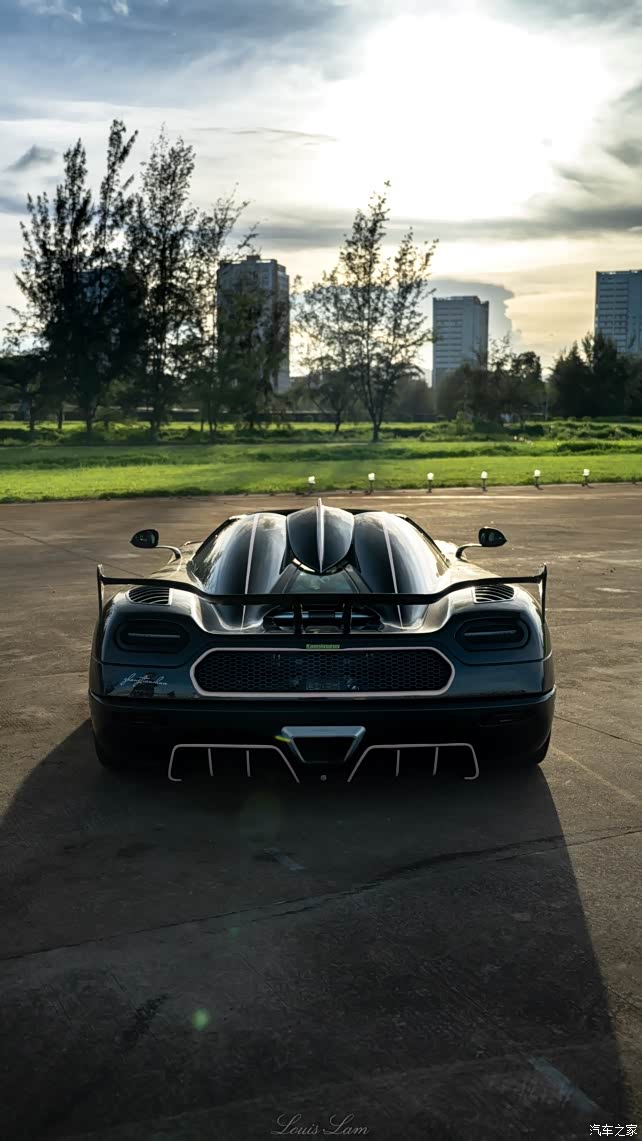 分享一下柯尼塞格r壁纸