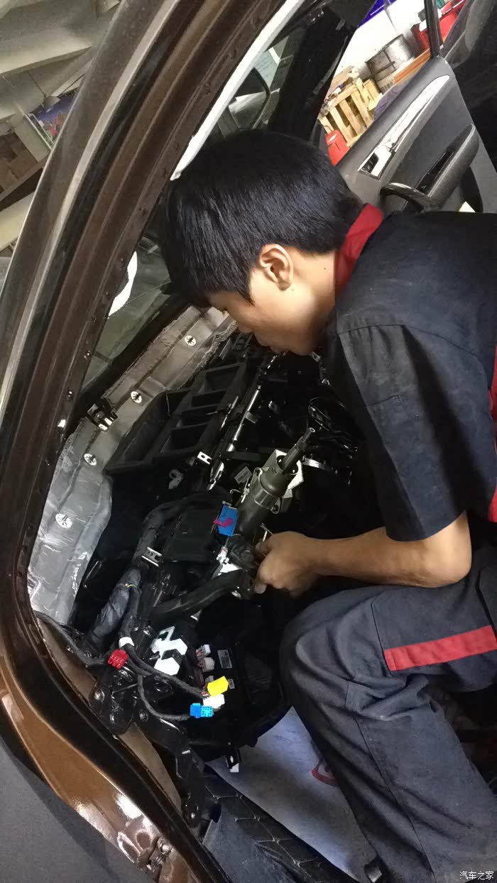 暖风水箱更换中