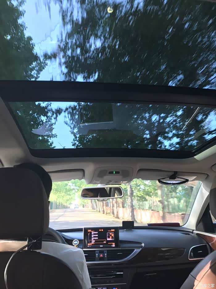 奥迪a6l全景天窗蓝天白云绿树之三字经
