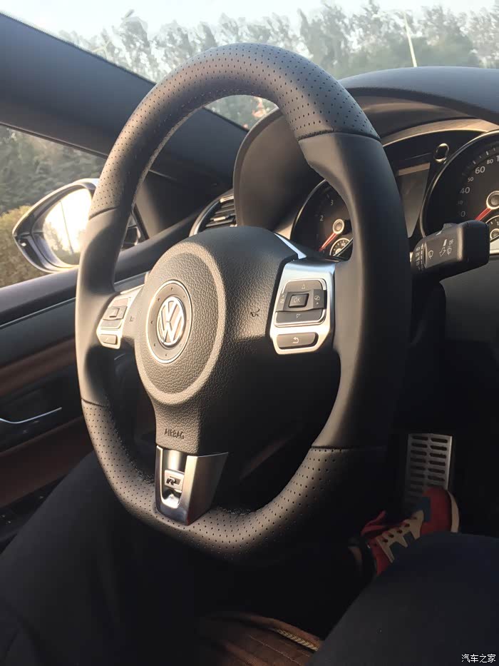 rline方向盘上身手感大于外观