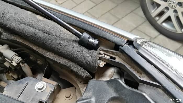 发动机盖液压顶杆