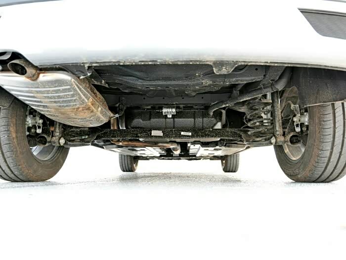 510后扭力梁到底是变截面的还是钢板折弯的?