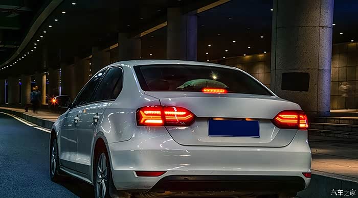 速腾尾灯谁换了