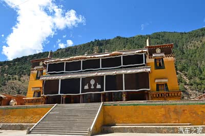 贡巴寺,也叫万寿寺藏语称噶丹扎西桑珠林贡道林 始建于年由在新疆抗击