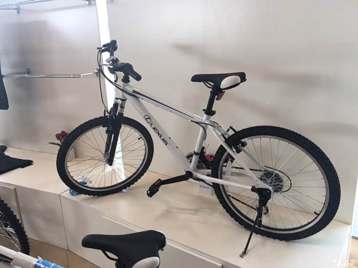 雷克萨斯自行车白色18速山地车4s店赠品未拆封北京