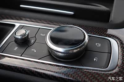 开车的时候为了方便可以去旋转这个按钮控制中控屏 ,设计的恰当好处!