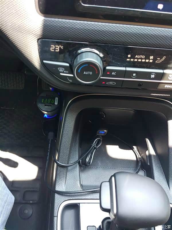 观致5 前排安装点烟器扩展器 点烟器一拖三