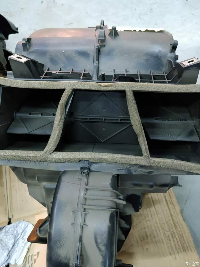 259 | 回复: 2 标致307论坛 质量反馈区 维修空调系统因为风箱正好在