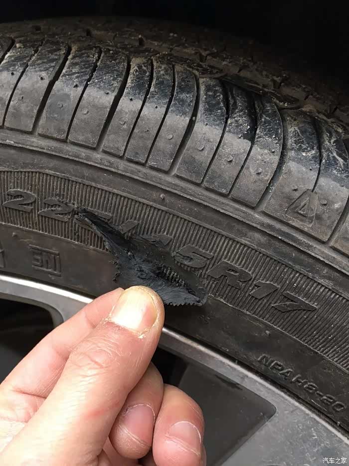 求助领动前右轮胎胎壁破裂怎么办是修补还是换