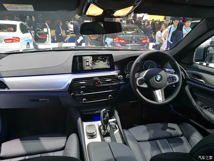 实拍右舵新5系泰国车展现场图片