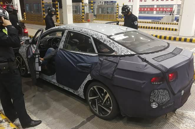 觉得起亚毒刺贵的可以等下现代