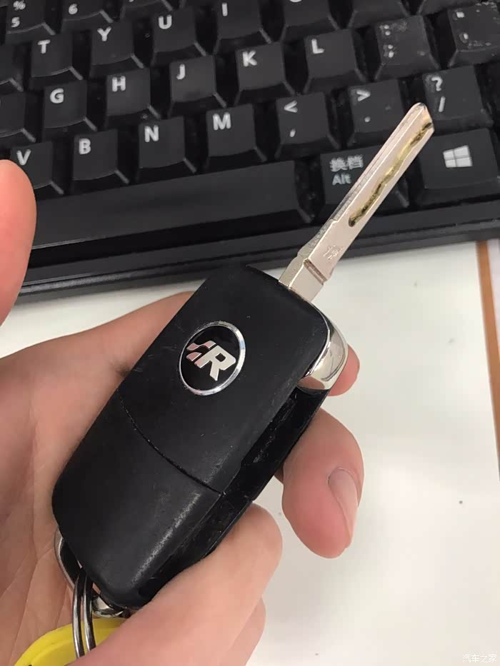 车钥匙!认证神器!哈哈!换了r系列标志!帅帅的!到这里就结束啦!