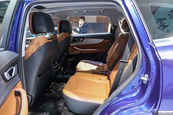 迎暖春送积分奇瑞瑞虎8plus新车型内饰分享