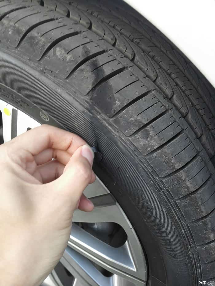 这个轮胎还能用吗?请教,谢谢!