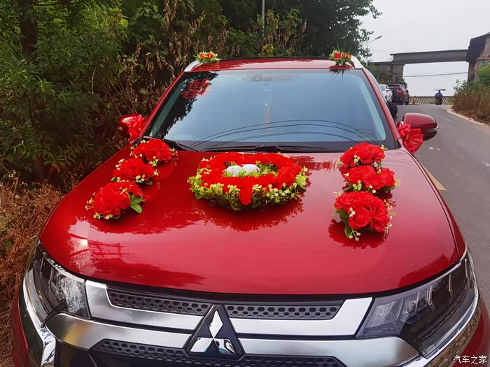 我,要十台红色欧蓝德,长沙人讲究十全十美,一般接亲车总数必须是双数