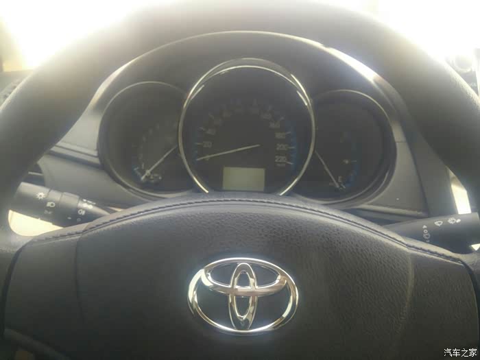 火箭发射式仪表盘,看起来不错,有动感!