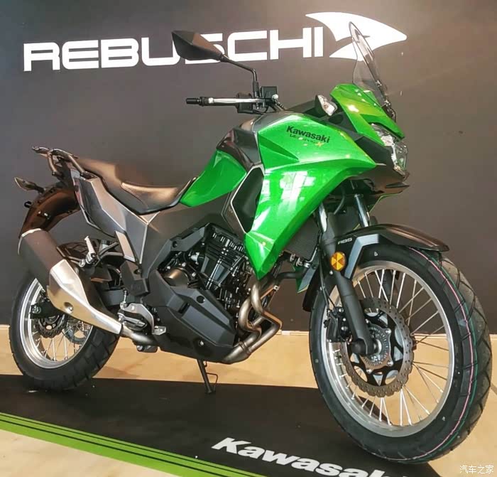 翻了一些川崎x300的实车,人车图片,有飞起来的图喔!