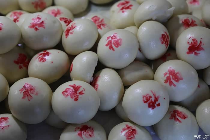 这个馒头一般当作贡品用.