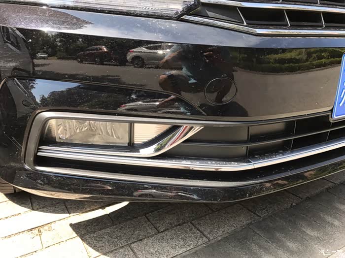 2016帕萨特尊荣更换前亮条