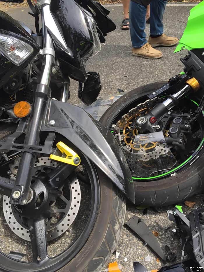 gw250和ninjazx10r发生迎头对撞多图