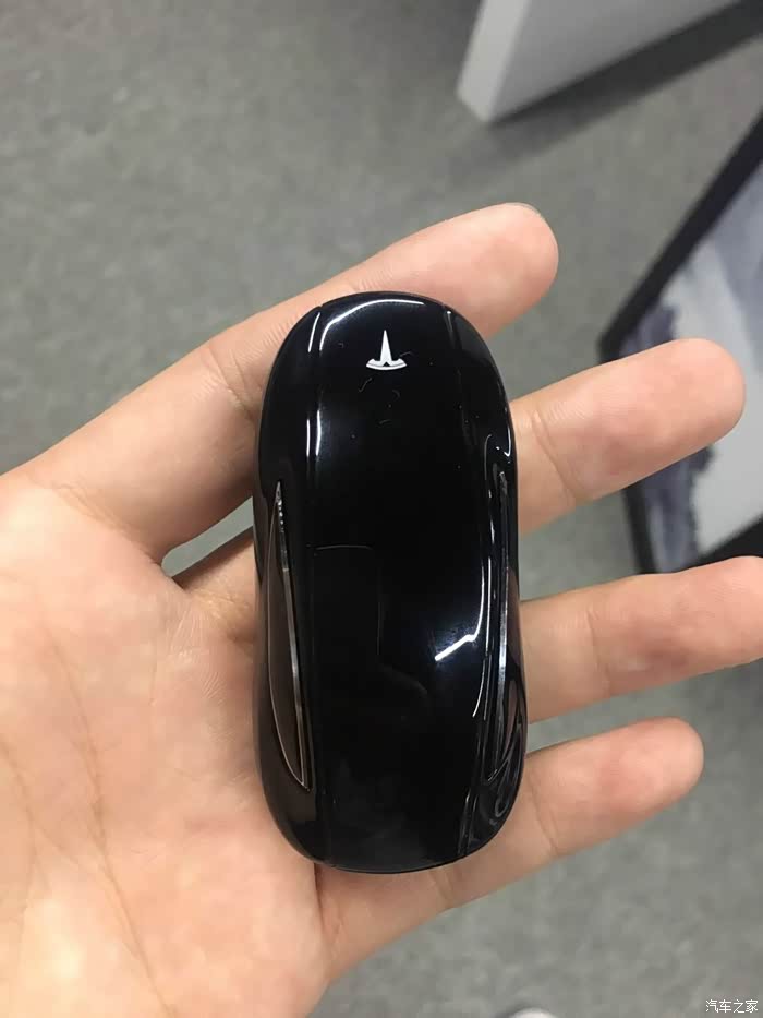 转卖信息特斯拉modelxp90d珍珠白外黑内