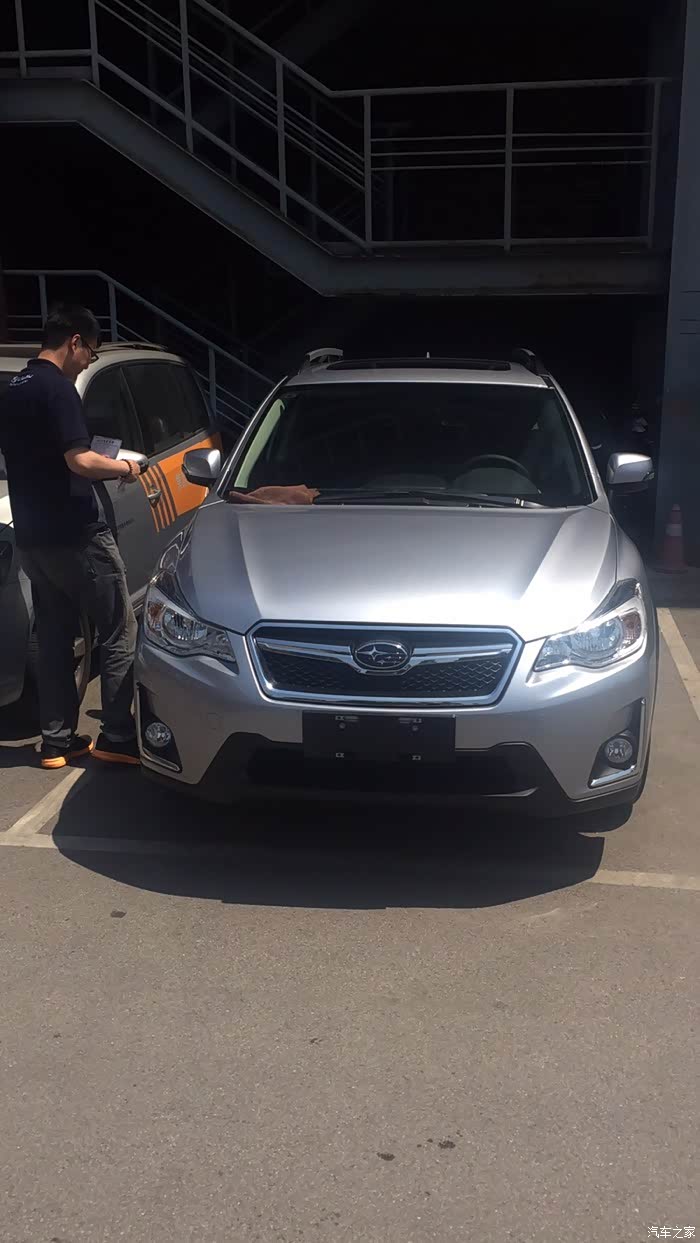 斯巴鲁银色舒适导航版